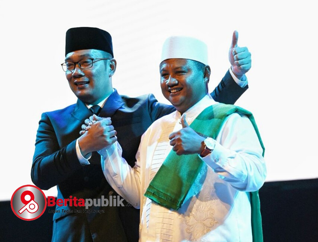 Calon Gubernur Jawa Barat Ridwan Kamil dan calon Wakil Gubernur Jabar Uu Ruzhanul Ulum