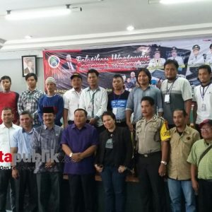 Foto bersama saat pembukaan Pelatihan Wartawan yang digelar IWO Sibolga Tapteng