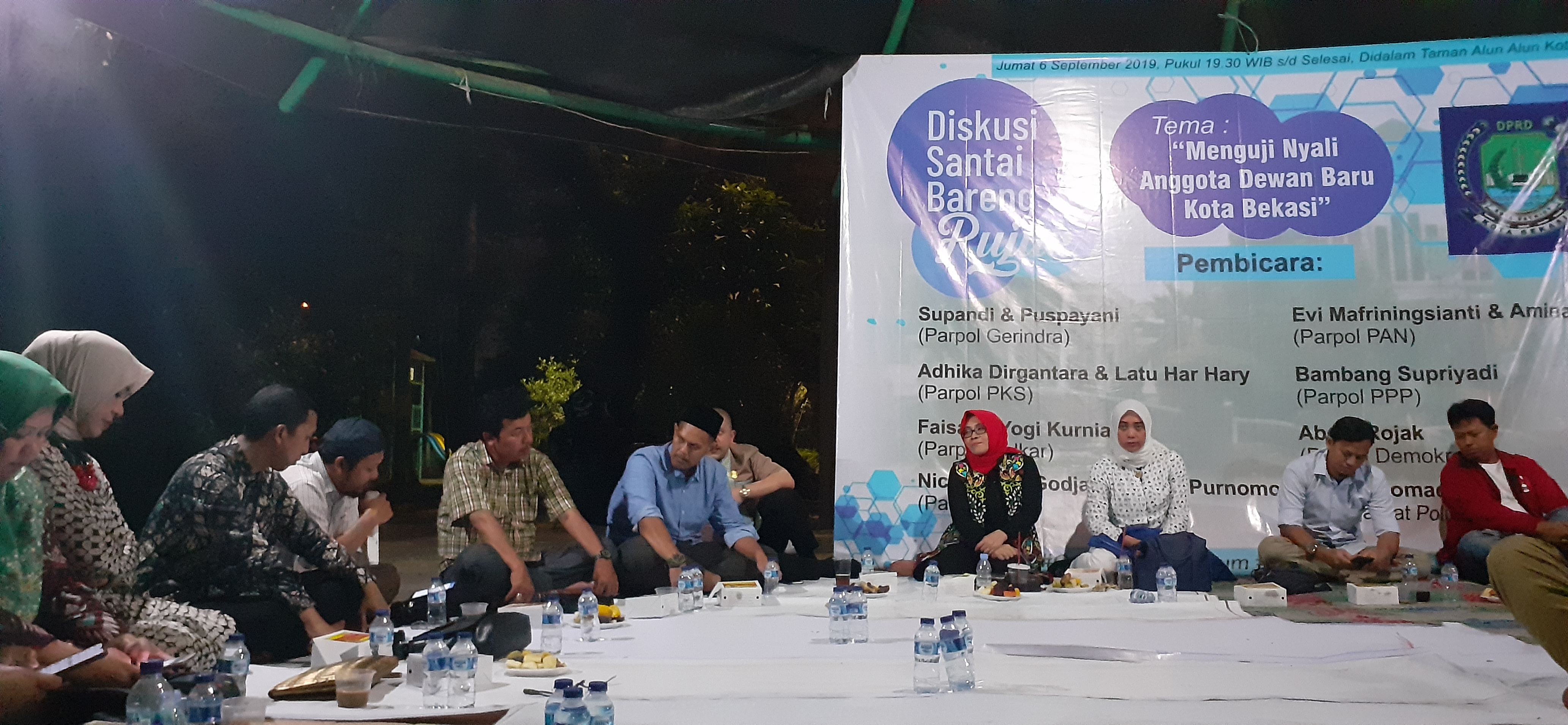Saat Bincang Santai Bareng Rujuk di Alun - Alun Kota Bekasi Jawa Barat Rujuk