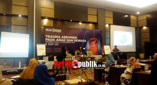 Siloam Hospitals Lippo Cikarang Bekasi mengadakan seminar trauma abdomen pada anak-anak dan orang dewasa, di Hotel Primebiz Cikarang, Sabtu (16/11)