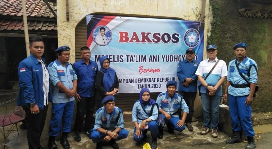 Kegiatan Baksos ini, Majelis Ta’lim Ani Yudhoyono turun langsung bersama dengan DPC Partai Demokrat Kota Bekasi juga Satgas Rajawali di Perumahan Pondok Gede Permai, Kelurahan Jatirasa, Kecamatan Jatiasih, Kota Bekasi.