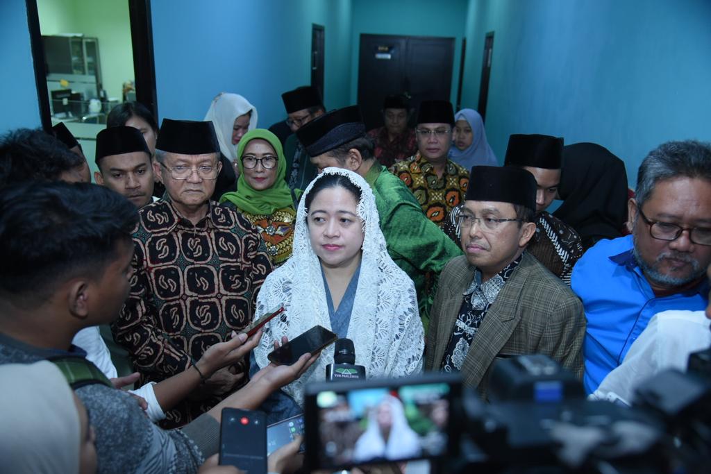 Foto Caption : (Tengah) Ketua DPR RI, Puan Maharani.