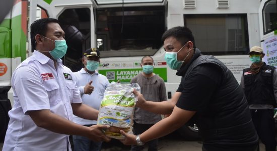 ACT (Aksi Cepat Tanggap) Bagikan Bantuan Pangan Untuk Tim Tenaga Medis.