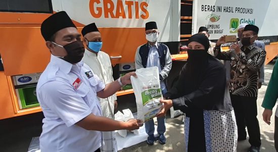 ACT Bersama MUI Bagikan 1 Ton Beras untuk Dai, Guru Ngaji, dan Marbot Masjid, Jumat, (24/4).