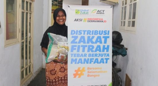 Foto Caption: Global Zakat ACT Bekasi Buka Layanan Zakat, Senin, (18/5).
