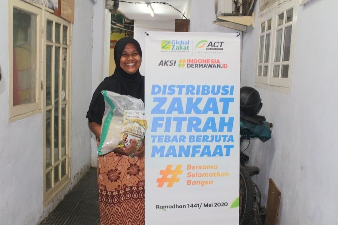 Foto Caption: Global Zakat ACT Bekasi Buka Layanan Zakat, Senin, (18/5).