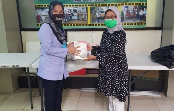 Foto Caption: PDAM Salurkan Paket Sembako dan Zakat Fitrah Melalui Baznas, Selasa, (19/5).