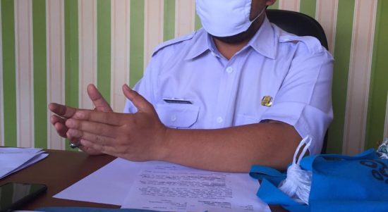 Sekretaris Kelurahan Jatimekar, Dzulfiqar, Senin (31/8) di Kantor Kelurahan Jatimekar.