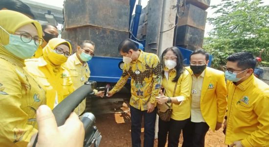Groundbreaking pembangunan gedung DPD Partai Golkar Kota Bekasi di Jalan Ahmad Yani No. 25 Margajaya, Bekasi Selatan, Selasa (29/9).