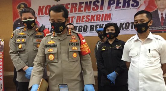 Sebanyak 38 Pelajar Digiring ke Polres Metro Bekasi Kota. Ketika Diperiksa Petugas, 28 diantaranya Kedapatan Bawa Senjata Tajam (Sajam), Selasa, (29/9)