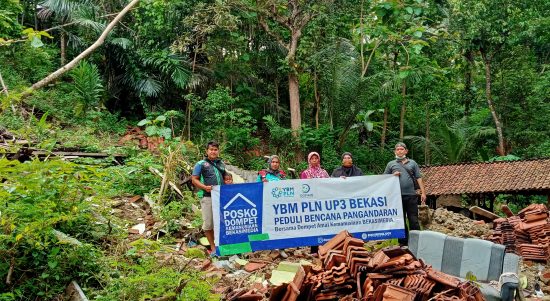 Dompet Amal Kemanusiaan Bekasimedia Gandeng YBM PLN UP3 Bekasi Salurkan Bantuan, (29/11).