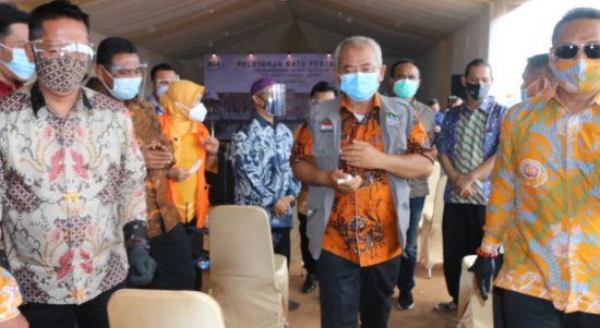 Walikota Bekasi, Rahmat Effendi (Tengah)