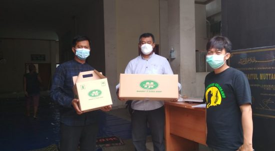 Foto Caption: Yayasan Al- Fatah Helat Program Jumat Berkah di Masjid Baitul Muttaqien, Rabu, (3/2).