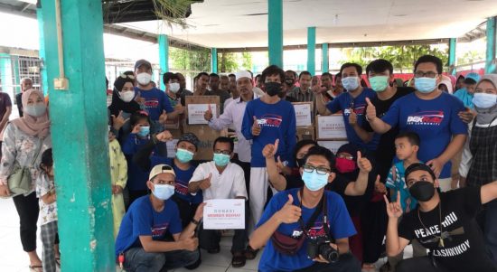 Komunitas Bekray Car Community Region Tambun Cikarang Bersatoe Adakan Kegiatan Sosial, Sabtu, (1/5).