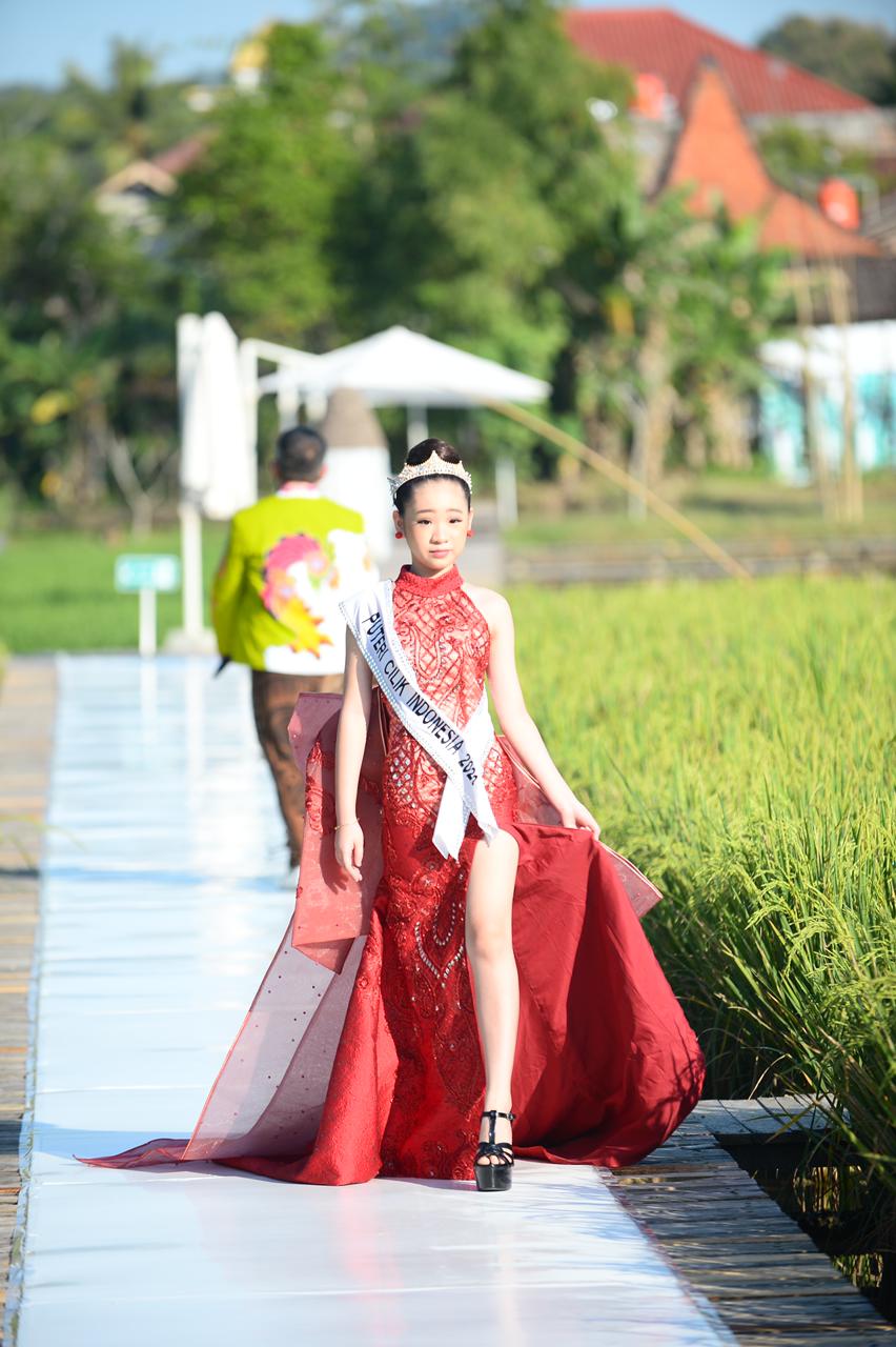 Puteri Cilik Indonesia 2020, Angelique Jenavieve menjadi sorotan di Pagelaran “When Culture Meet Nature” yang digelar oleh sejumlah Kenamaan Indonesia di Svargabumi Borobudur Magelang pada Senin, (3/5)